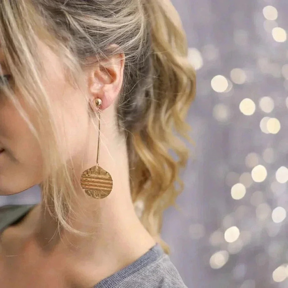 🆕️Radiant Elegance Roman Coin Stylish Long Simple Drop Statement Earrings - Picture 4 of 10